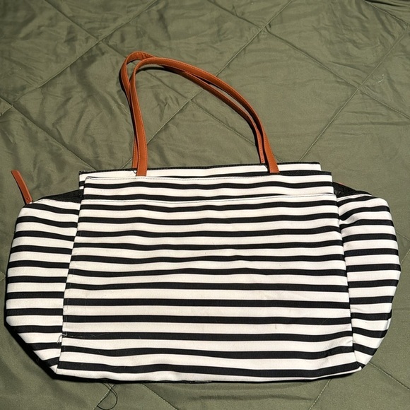 DSW Weekender Bag NWOT - Picture 2 of 3